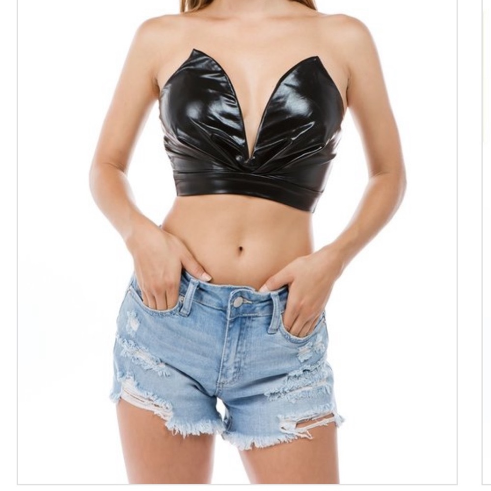 ‼️NEW‼️SHIPS TODAY 📦 Black Plunge Crop Top